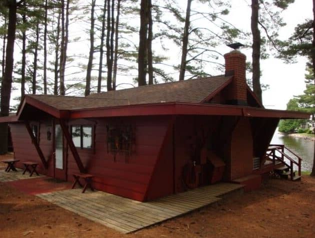 red cabin at Island Pointe Resort in Wisconsin Dells