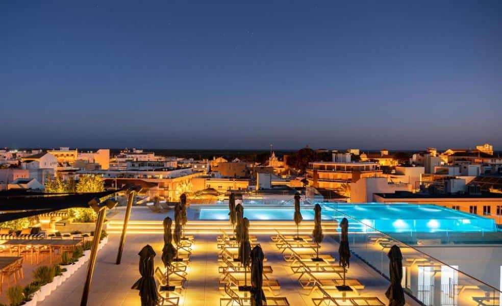 rooftop pool with city view at 3HB Faro in Algarve