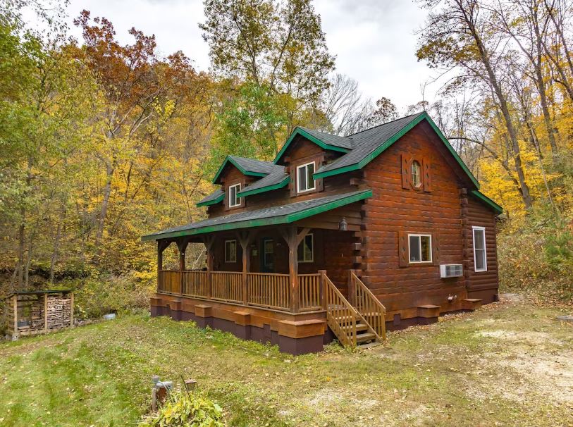 wooden Maplewood Cabin in Ferryville surrounded by forest in Wisconsin
