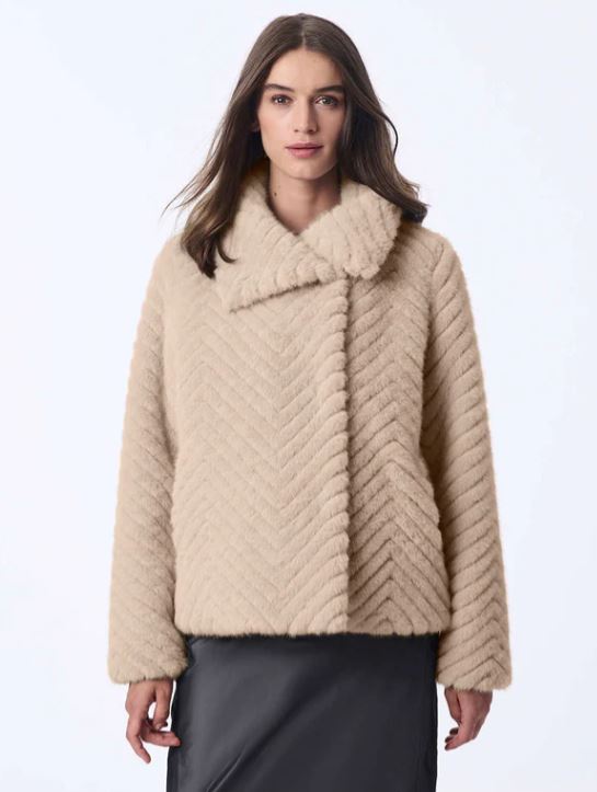 a woman wearing an Oatmeal colored Echelon Faux Fur Coat